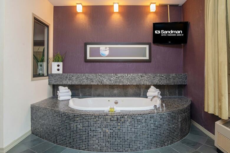 Hotel Sandman Suites On Davie