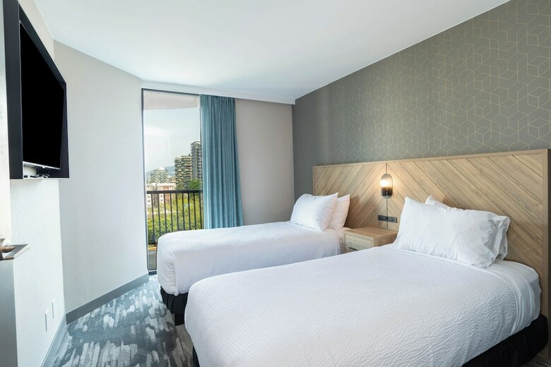 Hotel Sandman Suites On Davie