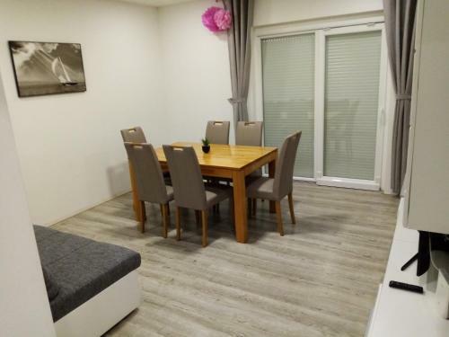 Apartamentos House Nino