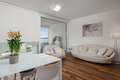 Apartment Mara Opatija With Rooftop Swimming Pool