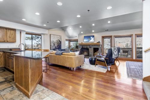 Silver Cliff Village 205