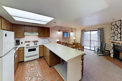 Powder Pointe Condominiums 105a