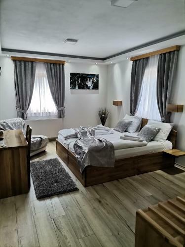Hostal Rustic Inn River 3