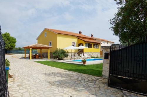 House Sandi, Village Jur?i?i