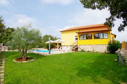 House Sandi, Village Jur?i?i