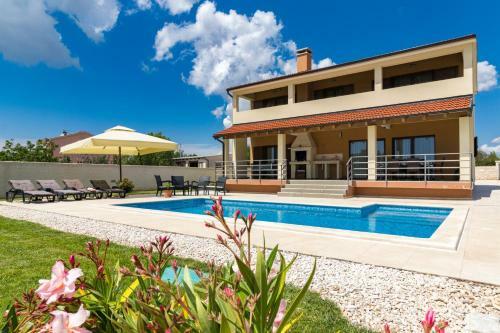 Impressive Luxury Villa With Private Heated Pool -villa Dija