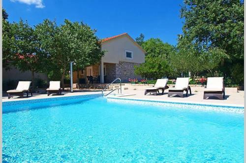 Peaceful Villa Fioretta With Relaxing Pool
