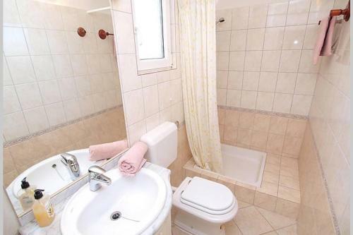 Peaceful Villa Fioretta With Relaxing Pool