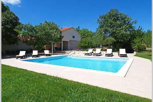 Peaceful Villa Fioretta With Relaxing Pool