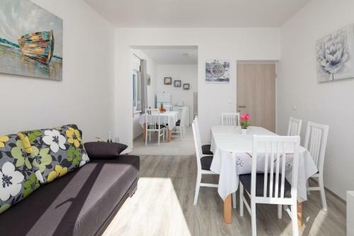 Apartments 20 Meters From The Beach