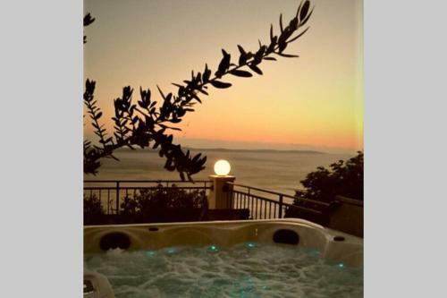 New Villa Ole, Stone House, Sea View, Jacuzzi