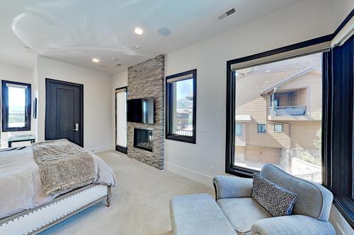 Juniper Landing Unit 905