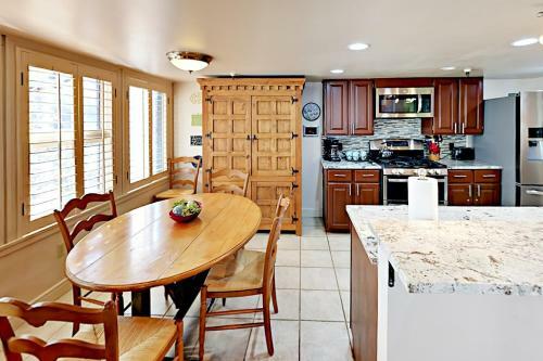 Park Ave Manor 3b