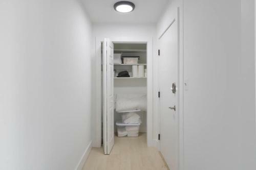 Freshly Renovated, Modern 3-bedroom Apartment