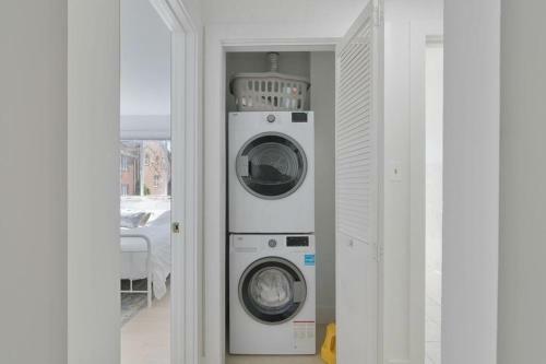 Freshly Renovated, Modern 3-bedroom Apartment