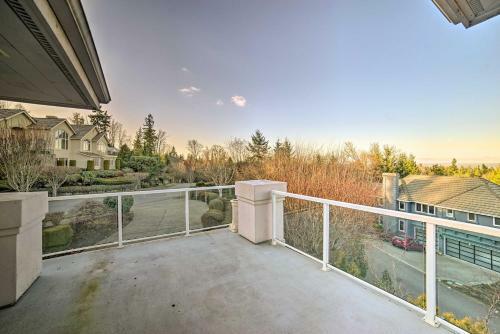 Luxury Bellevue Getaway With Lake And Mtn Views!