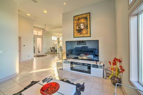 Luxury Bellevue Getaway With Lake And Mtn Views!