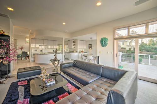 Luxury Bellevue Getaway With Lake And Mtn Views!