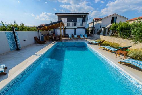Apartamento Beachfront Villa Mihovil - With Private Pool