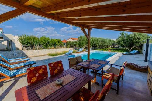 Apartamento Beachfront Villa Mihovil - With Private Pool