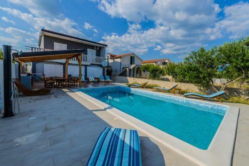 Apartamento Beachfront Villa Mihovil - With Private Pool