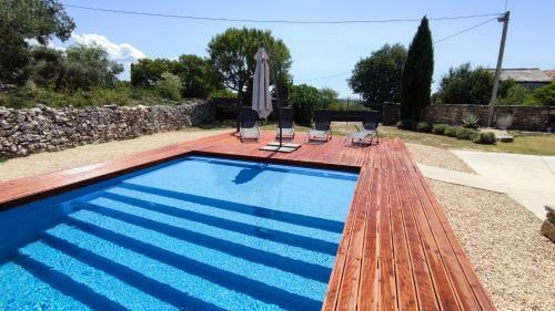 La Dolce Villa - With Heated Swimming Pool