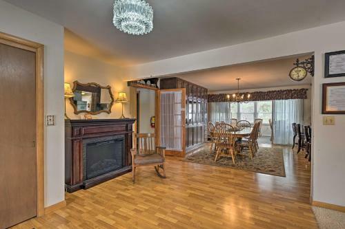 Charming Oakhill House - 2 Mi To Dtwn Dells