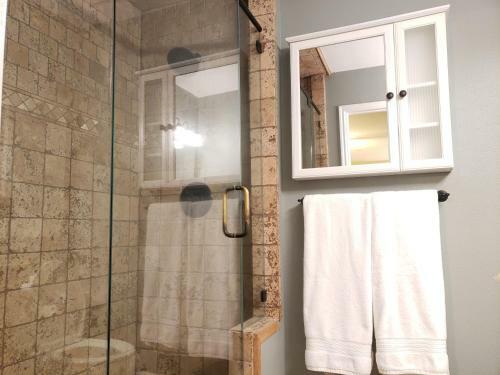 Spacious Ski House W/fireplace & Fenced Yard!