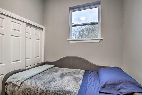 Bright Home With Backyard, 3 Miles To Downtown!
