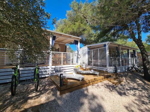Superior Mobile Home Blue Class B1