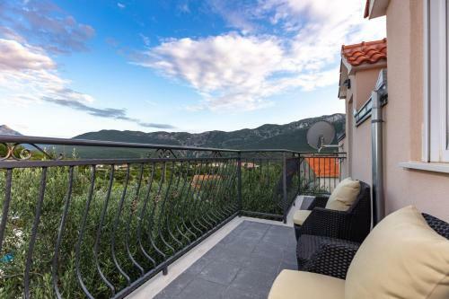 Villa Alinica Dvori / Pool / Serenity / Brand New