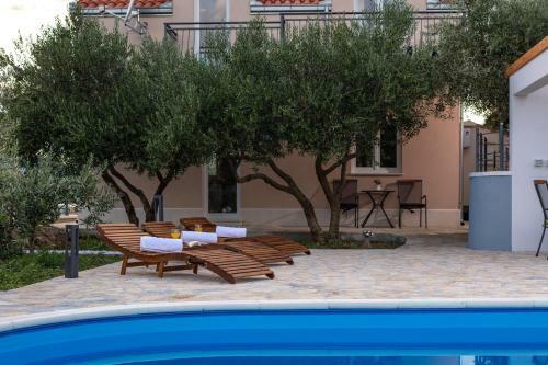 Villa Alinica Dvori / Pool / Serenity / Brand New