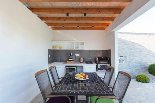 Villa Alinica Dvori / Pool / Serenity / Brand New
