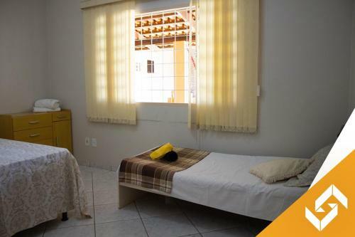 Casa Com 03 Quartos E Piscina Aquecida Em Bairro Residencial