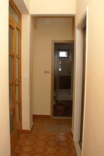 Apartments With A Parking Space Jelsa, Hvar - 4028