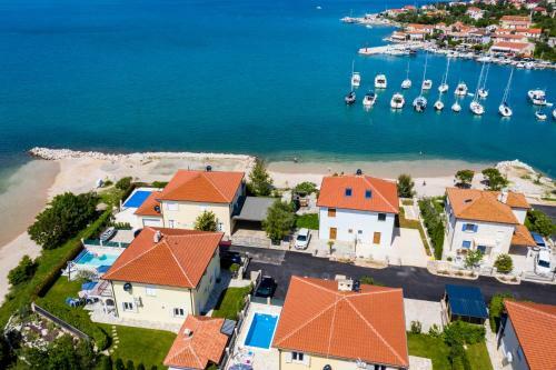 Beach Villa Oasis With Swimming Pool, Sup & Seaview