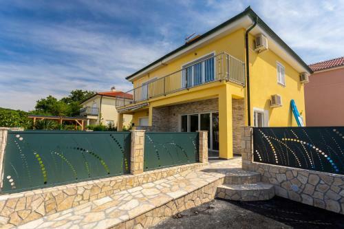 Beach Villa Oasis With Swimming Pool, Sup & Seaview