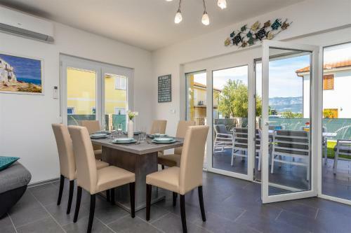 Beach Villa Oasis With Swimming Pool, Sup & Seaview