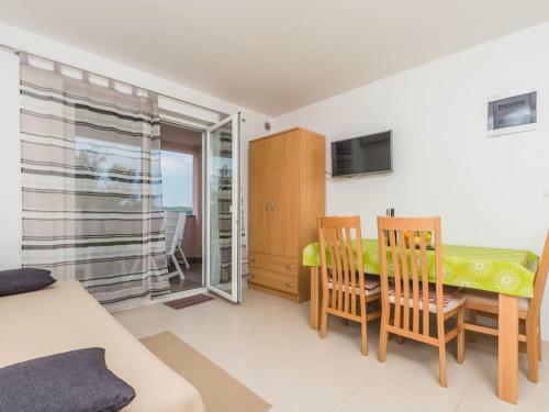 Apartment F-1 Klimno