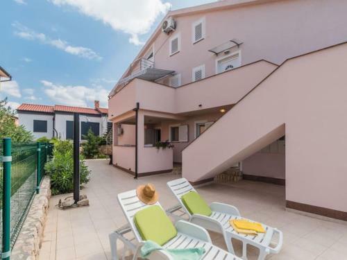 Apartment F-3 Klimno