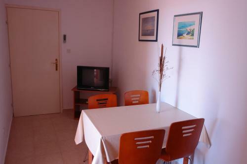 Apartments With A Parking Space Mandre, Pag - 18748