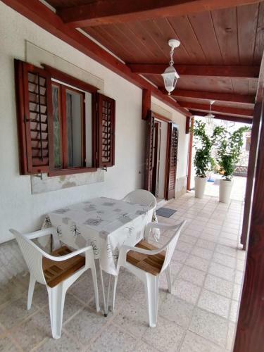 Lolo Apartment