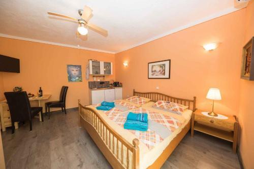 Apartments In Klenovica 35624