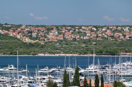 Apartments With A Parking Space Kornic, Krk - 17467