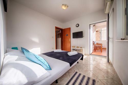Apartments Marinkovic Komiza