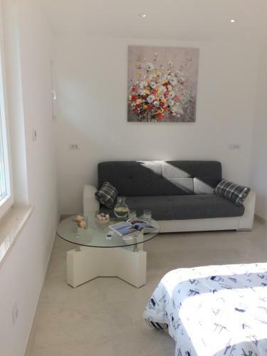 Apartment Marina Komiza