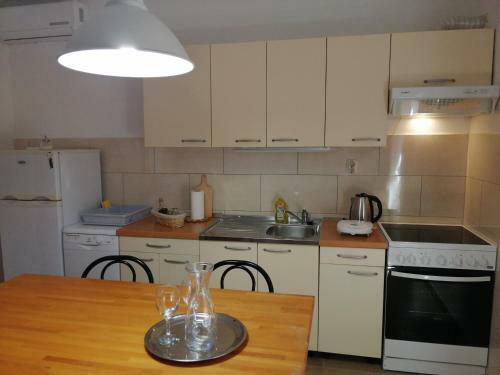 Hostal Apartments Bako Komiza