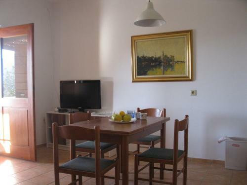Hostal Apartments Bako Komiza