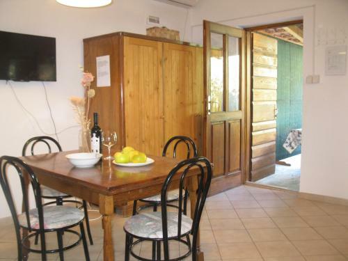 Hostal Apartments Bako Komiza