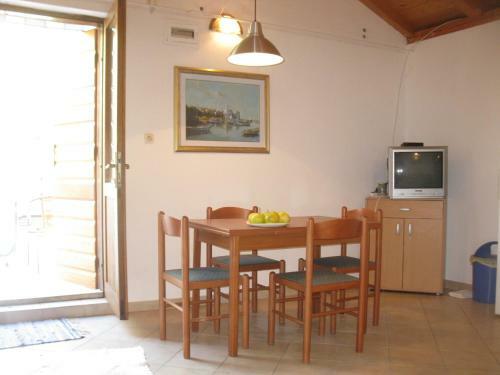 Hostal Apartments Bako Komiza